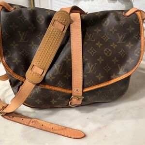LOUIS VUITTON Saumur 35 Authentic Vintage Monogram Crossbody Messenger Bag